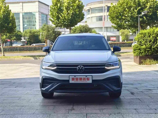 Volkswagen Tiguan L — Фото автомобиля 2