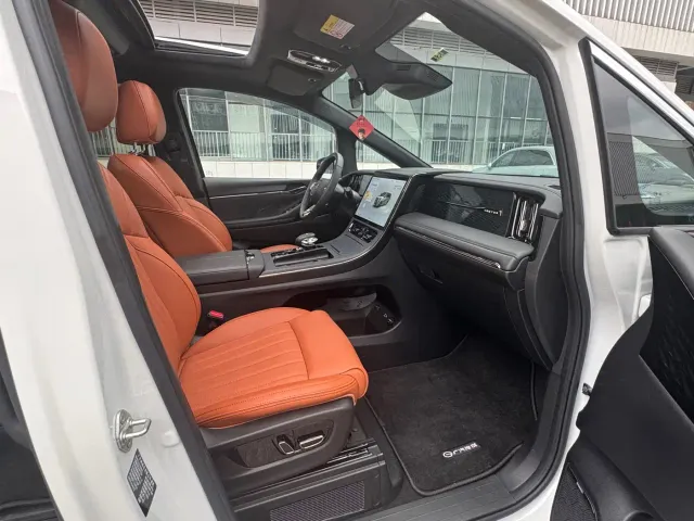 GAC Trumpchi E9 — Фото автомобиля 16