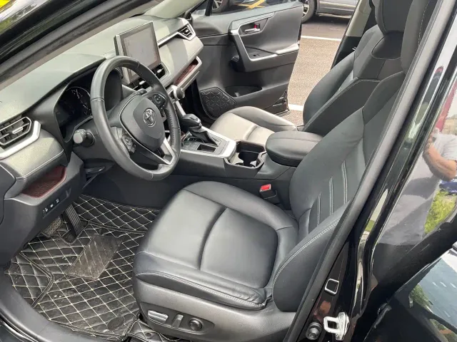 Toyota RAV4 — Фото автомобиля 7