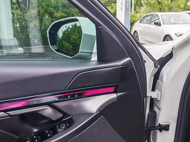 BMW i5 — Фото автомобиля 11