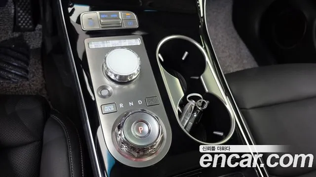 Genesis GV70 — Фото автомобиля 12