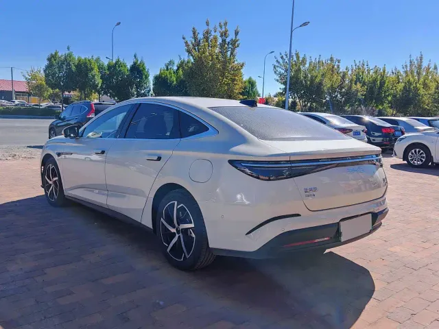 BYD Seal 07 DM-i — Фото автомобиля 4