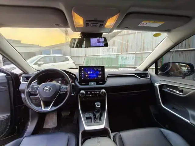 Toyota RAV4 — Фото автомобиля 5