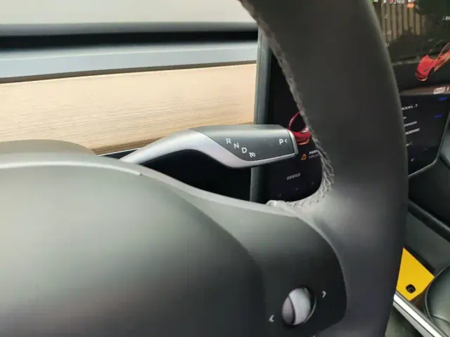 Tesla Model 3 — Фото автомобиля 13