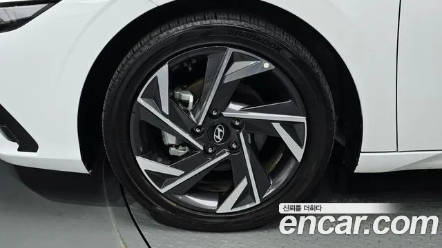 Hyundai Avante CN7 — Фото автомобиля 5