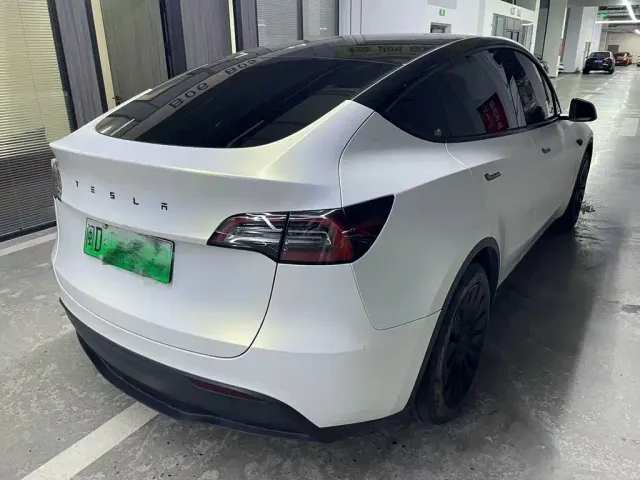 Tesla Model Y — Фото автомобиля 6