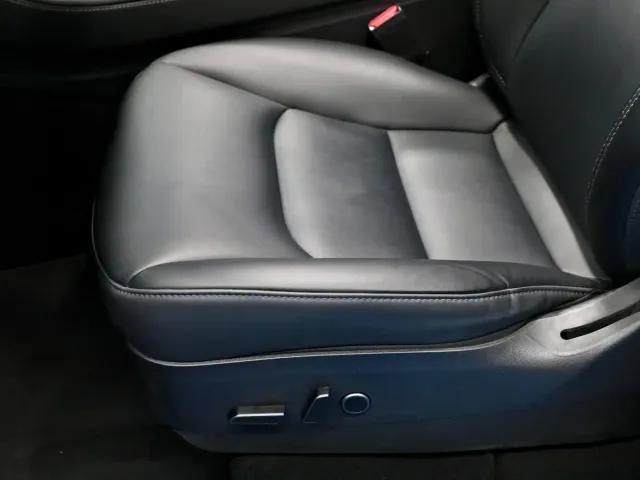Tesla Model Y — Фото автомобиля 16