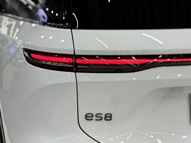 Nio ES8 — Фото автомобиля 18