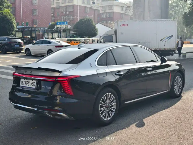 Hongqi H5 — Фото автомобиля 12