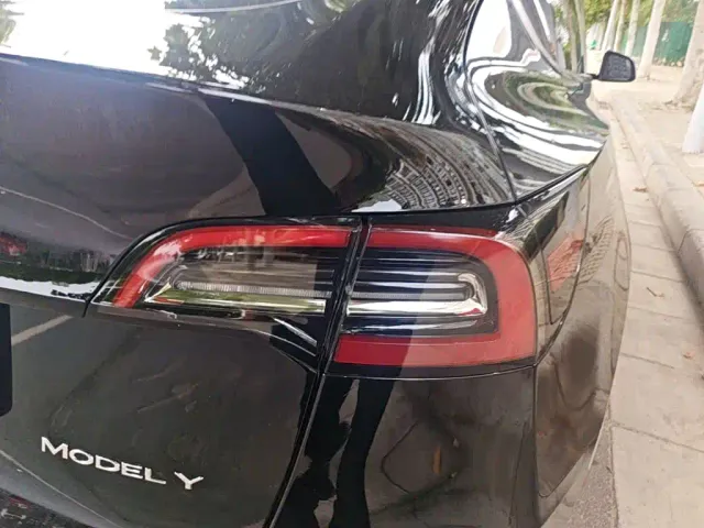 Tesla Model Y — Фото автомобиля 7