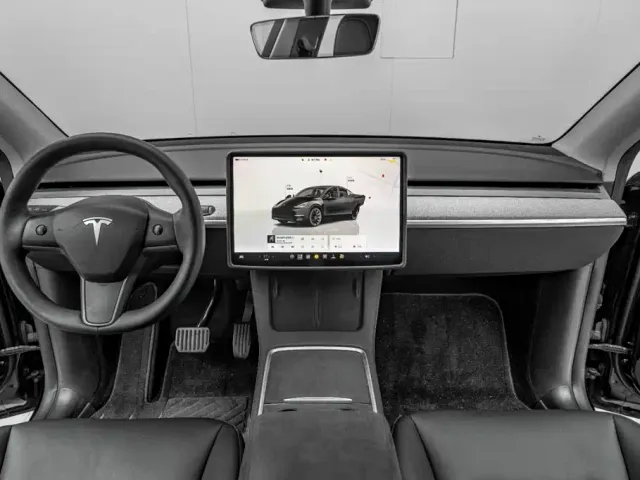 Tesla Model Y — Фото автомобиля 22