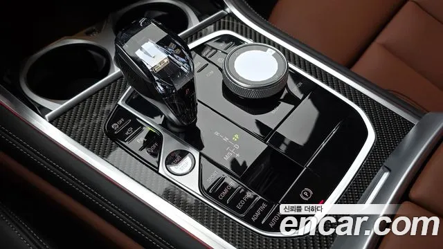 BMW 8 Series G15 — Фото автомобиля 9