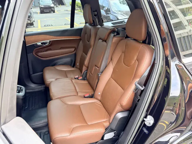 Volvo XC90 — Фото автомобиля 10