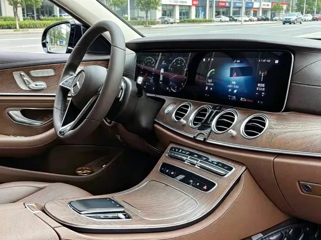 Mercedes-Benz E-Class — Фото автомобиля 11