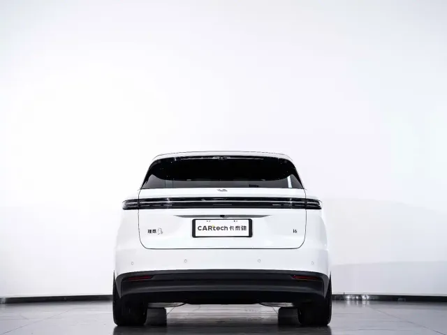 Li Auto i6 — Фото автомобиля 28