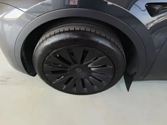 Tesla Model Y — Фото автомобиля 22