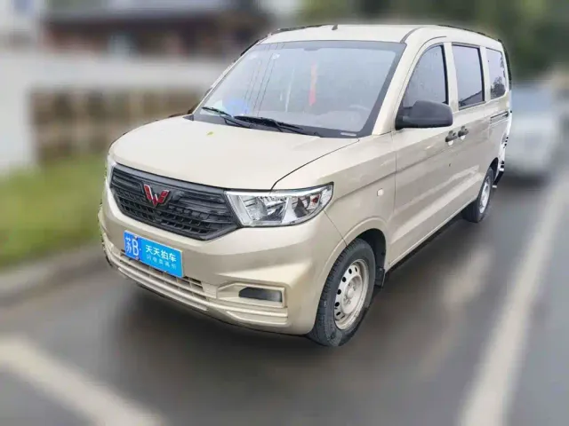 Фотография автомобиля — Wuling Hongguang V