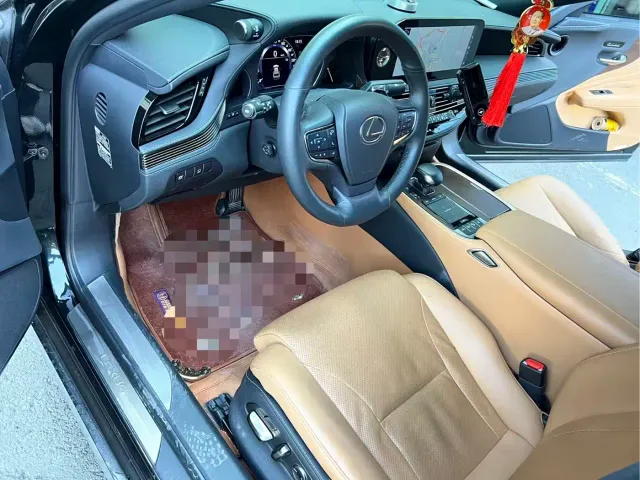 Lexus LS — Фото автомобиля 4