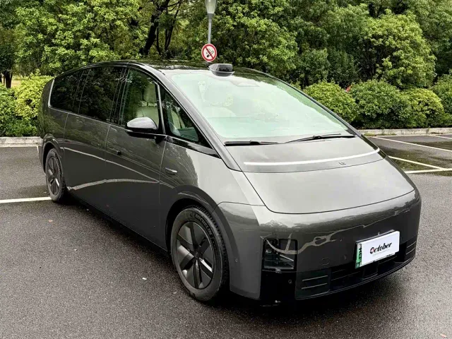 Li Auto MEGA — Фото автомобиля 3