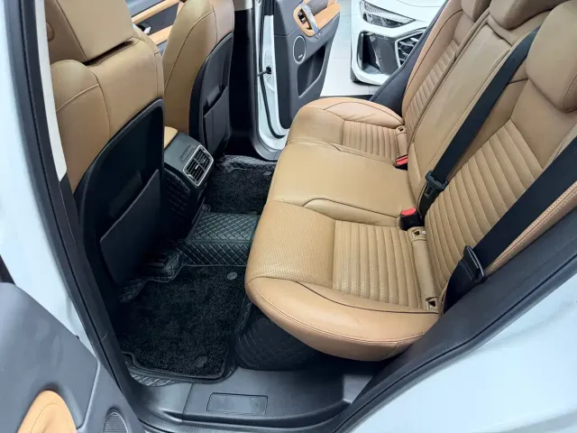 Land Rover Discovery Sport — Фото автомобиля 15