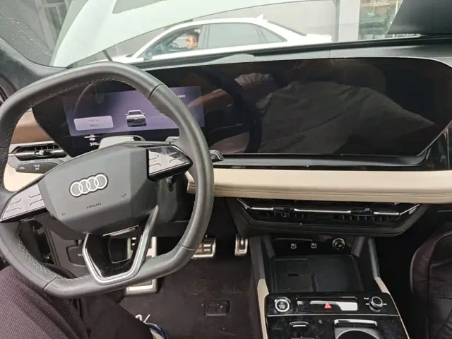Audi Q6L e-tron — Фото автомобиля 9