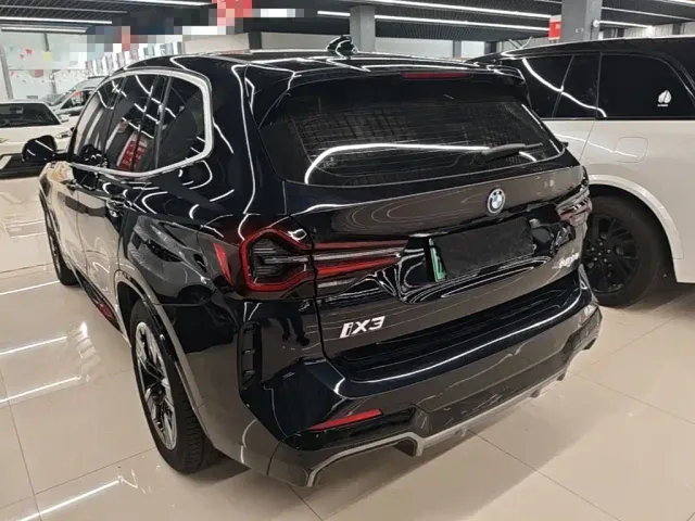 BMW iX3 — Фото автомобиля 4