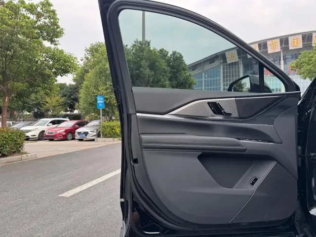 Cadillac Cadillac XT5 2025 2.0T Luxury — Фото автомобиля 10