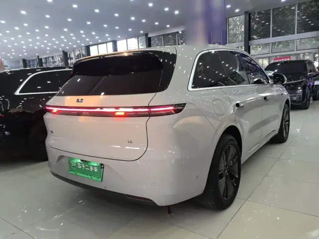 Li Auto L6 — Фото автомобиля 6