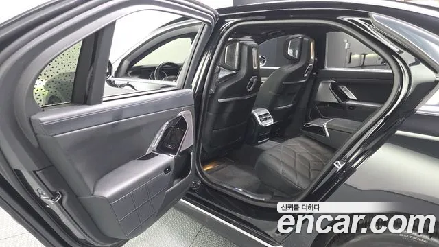 BMW 7-Series — Фото автомобиля 26