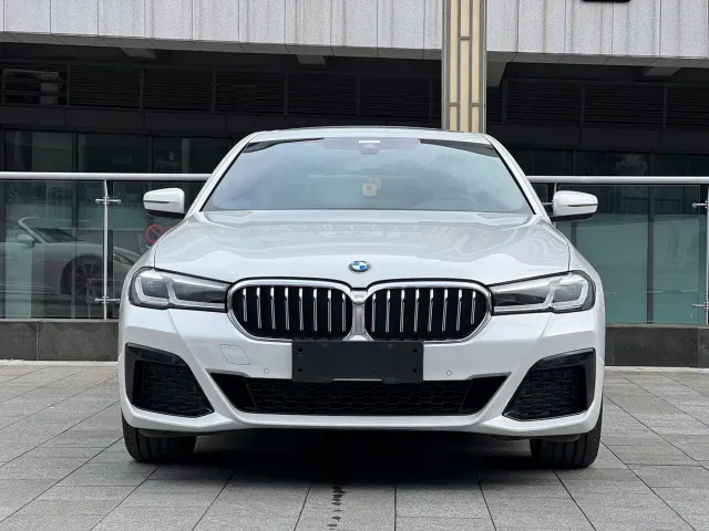 BMW BMW 5 Series 2022 Facelift II 530Li Premium Package M Sport — Фото автомобиля 2