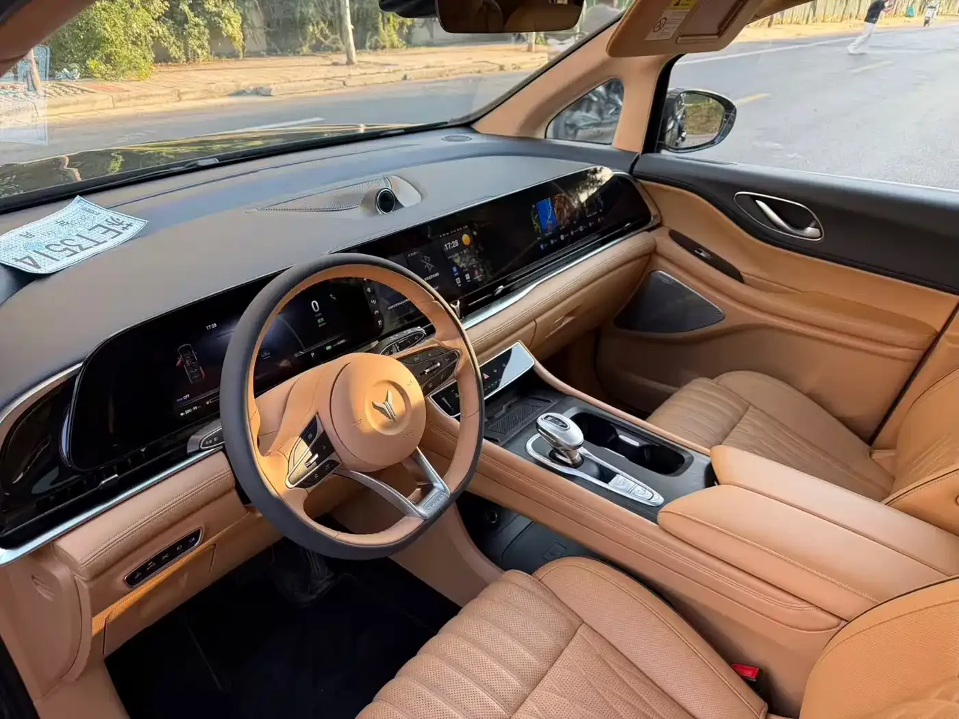 Voyah Auto Voyah Dreamer 2024 PHEV Extended Range Flagship Edition — Фото автомобиля 4