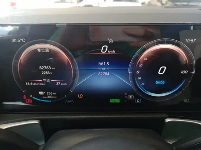 Mercedes-Benz EQB — Фото автомобиля 11