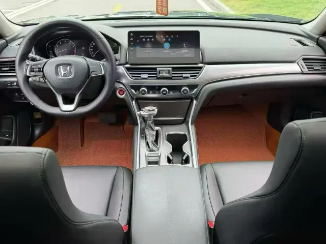 Honda Accord — Фото автомобиля 3