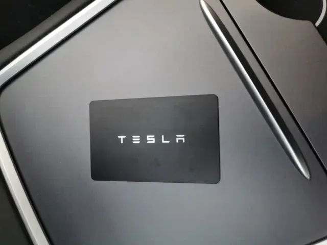 Tesla Model Y — Фото автомобиля 8