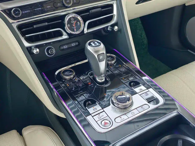 Bentley Flying Spur — Фото автомобиля 14
