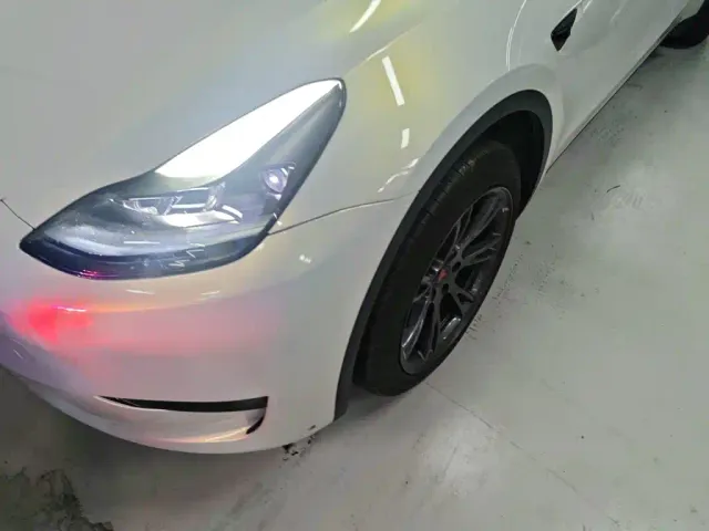 Tesla Model Y — Фото автомобиля 17
