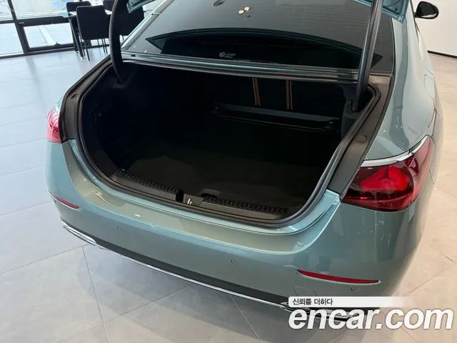 Mercedes-Benz E-Class W214 — Фото автомобиля 10