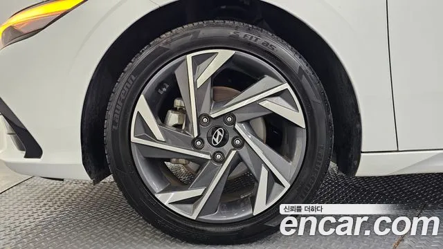 Hyundai Avante CN7 — Фото автомобиля 5
