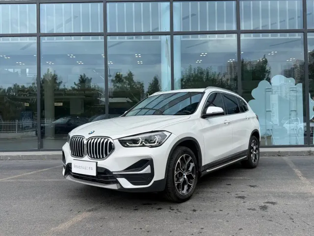 Фотография автомобиля — BMW X1