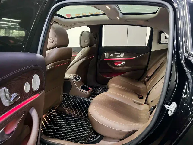 Mercedes-Benz E-Class — Фото автомобиля 6