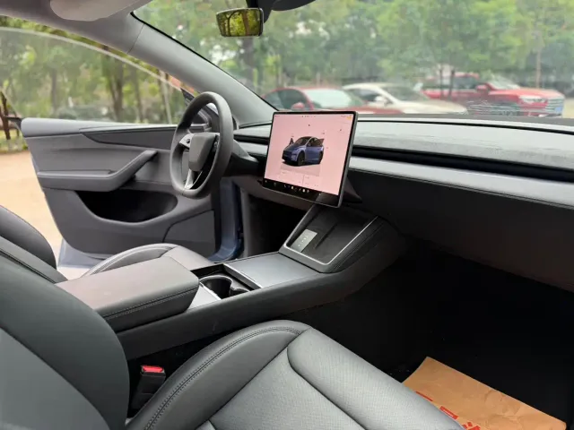 Tesla Model Y — Фото автомобиля 4