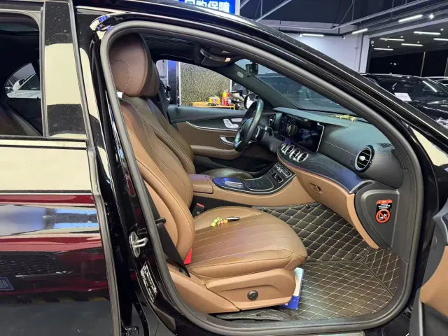 Mercedes-Benz E-Class — Фото автомобиля 6