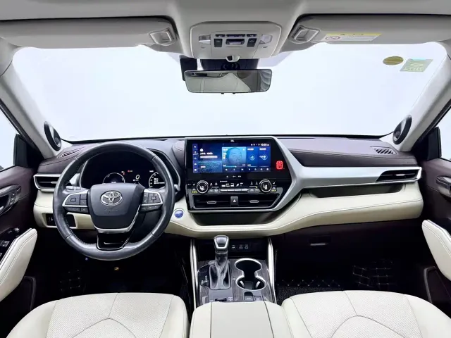 Toyota Highlander — Фото автомобиля 10