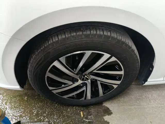 Volkswagen Lavida — Фото автомобиля 22