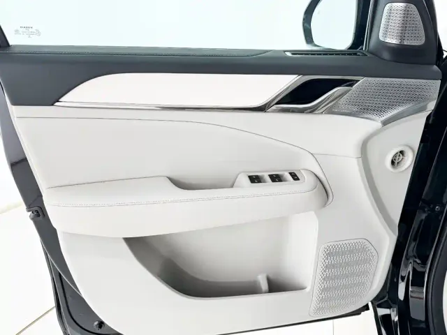 Volvo EM90 — Фото автомобиля 8