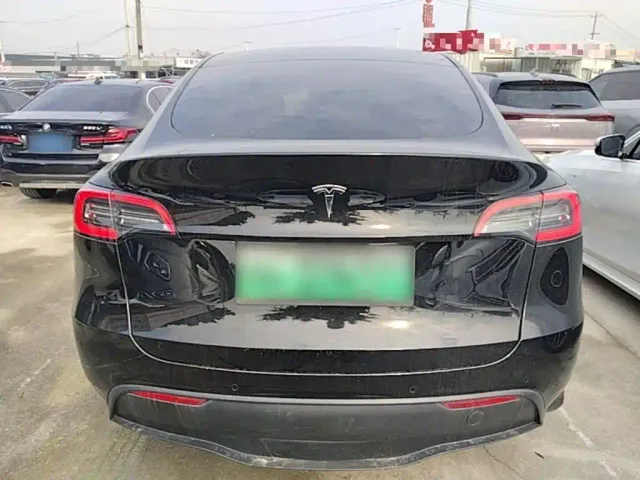 Tesla Model Y — Фото автомобиля 5