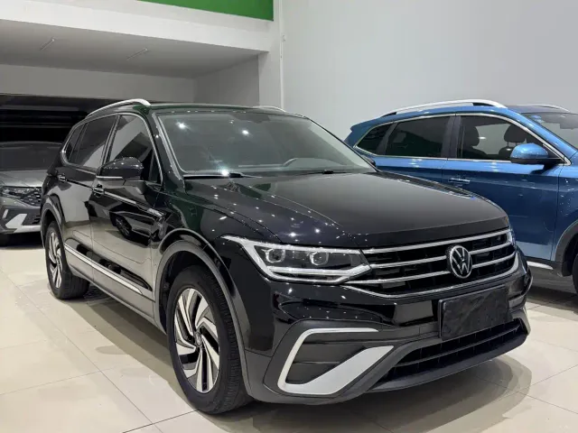 Volkswagen Tiguan L — Фото автомобиля 2