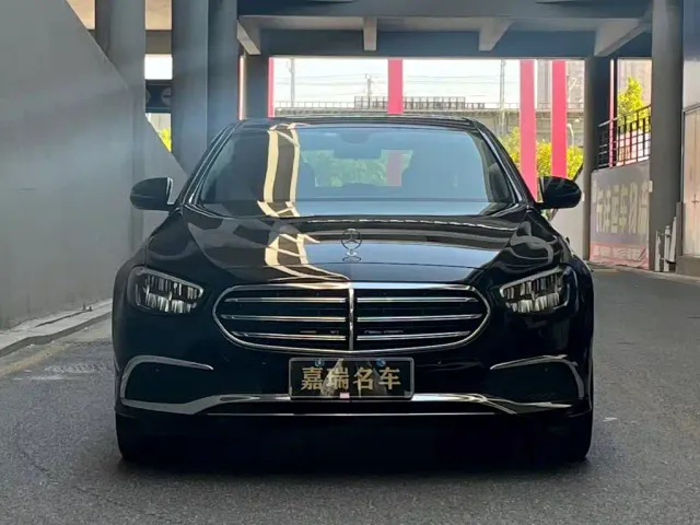 Mercedes-Benz E-Class — Фото автомобиля 2