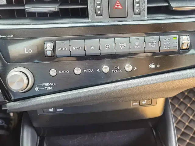 Lexus ES — Фото автомобиля 18