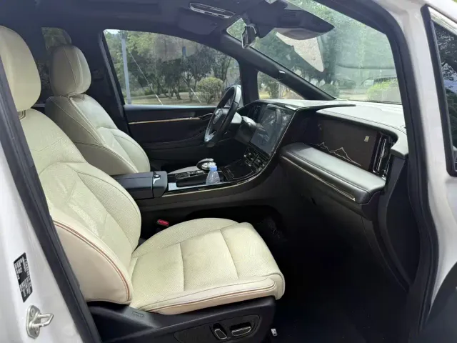 GAC Trumpchi M8 — Фото автомобиля 12